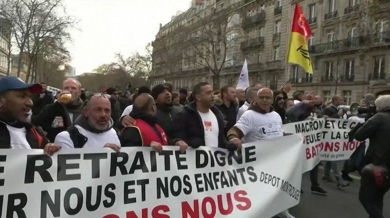 Proč Francouzi stávkují aneb Důchod v 52 letech v ohrožení